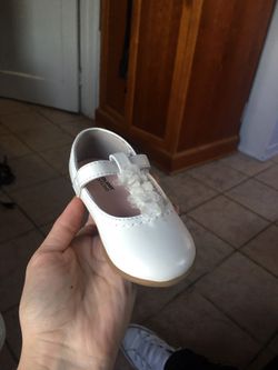 Toddler white shoes Sz 6 New