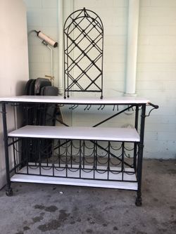 Wine rack with wine rack table