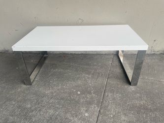 FAST SALE! $60 - Modern High Gloss Coffee Table