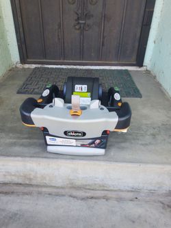 Chicco keyfit Car seat base Expires 4/2027