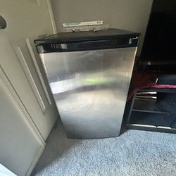 Mini Fridge 