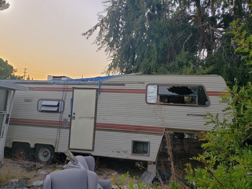 NuWa HitchHiker Fifth Wheel Travel Trailer Camper