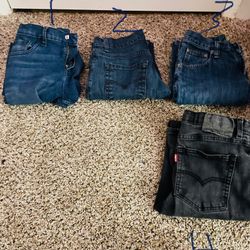 All of them are kids, Levi jeans