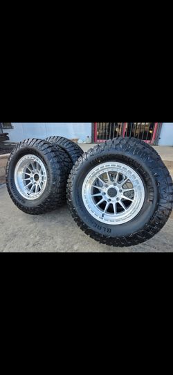 17" LOCK Baja wheels/ 33" RT tires