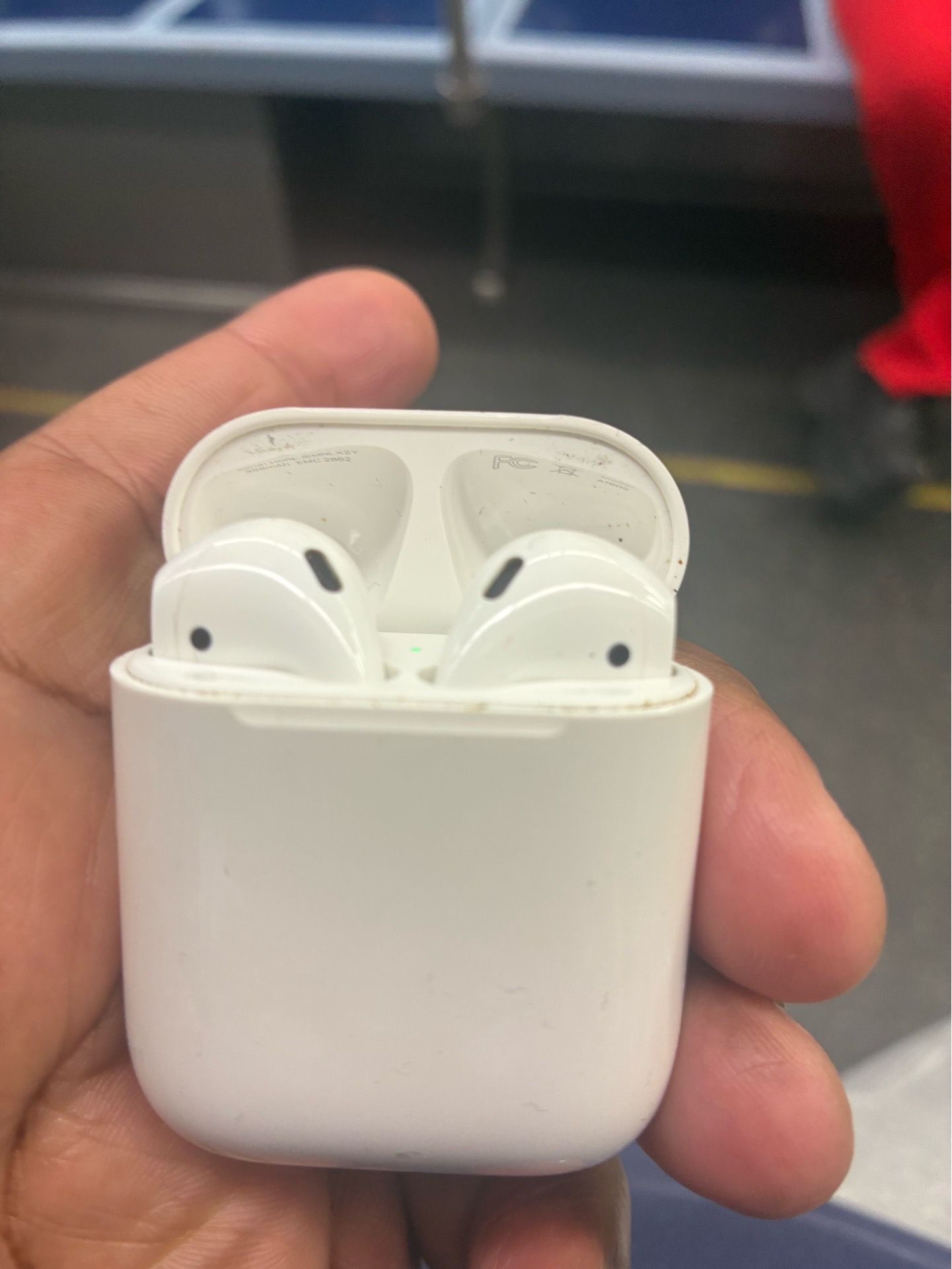 APPLE AIRPODS