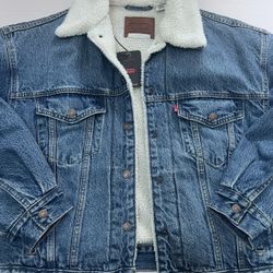 Levy’s Denim Jacket With Sherpa Lining Size Is Medium 
