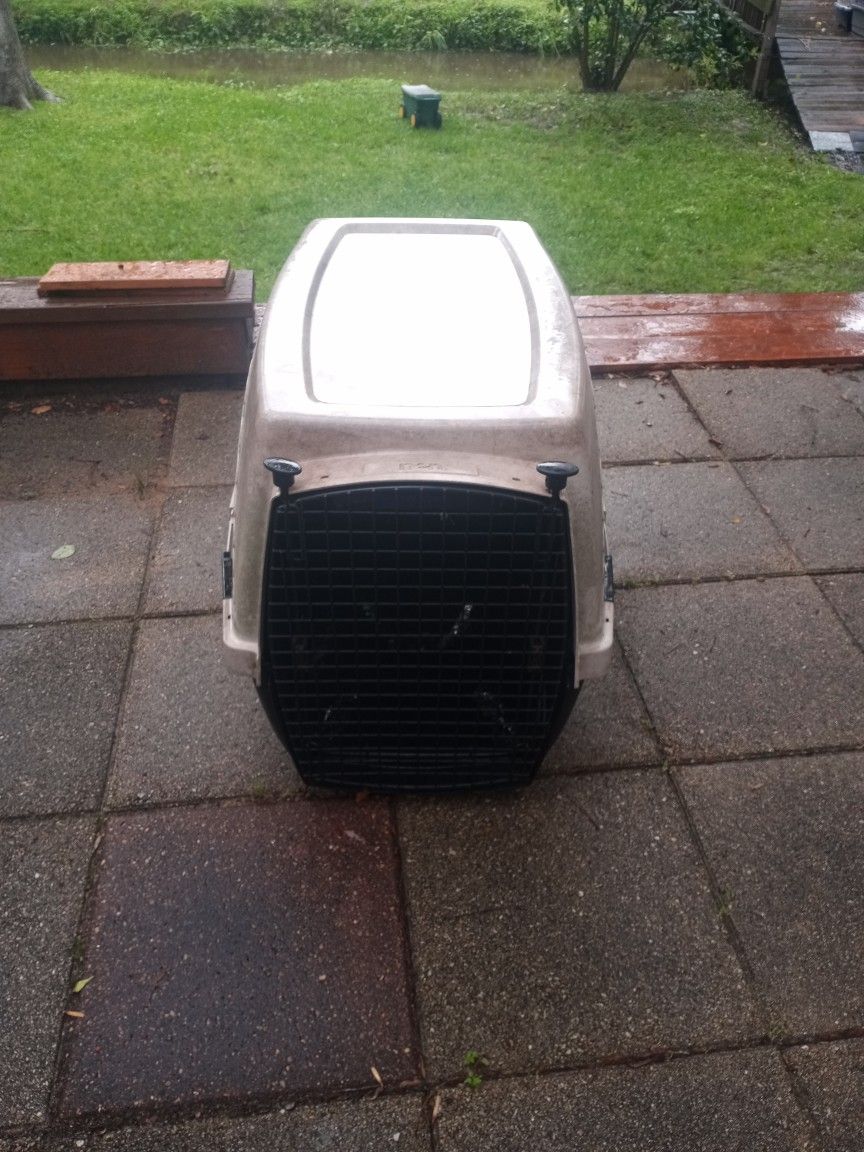 Large n2n Plastic Pet Kennel