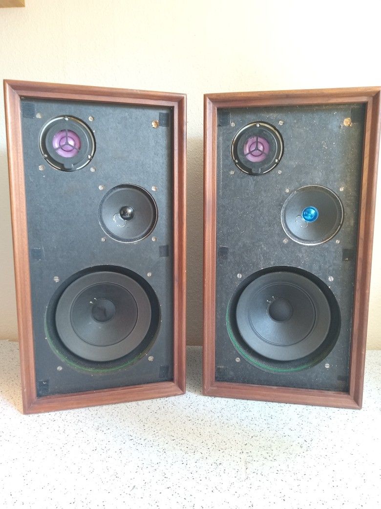 Wharfdale W40D 1968 British-made Vintage Three-way Floor Speakers Walnut Cabinets