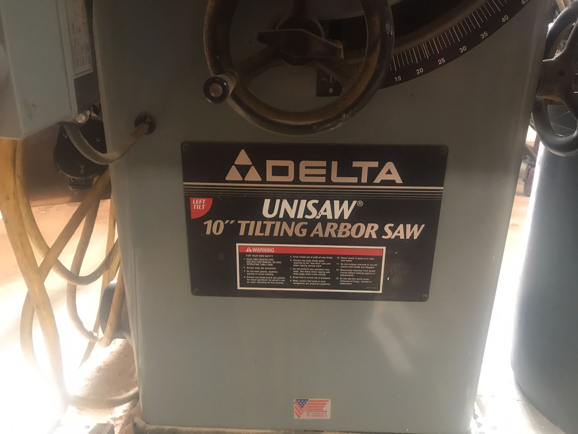 Delta Unisaw, 10” tilting arbor saw great condition for Sale in
