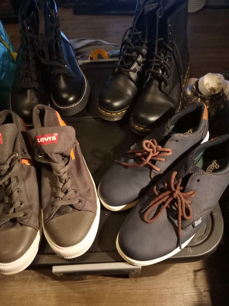 VARIETY PACK OF BOOTS AND SNEAKERS 