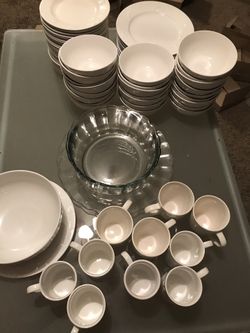 75 different pieces 12 big plates /25salad plates 24 soup bowls 10 mugs 1 big soup bowl 1 big salad