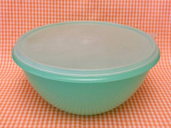 Vintage Tupperware Wonderlier bowl 237 jadeite green with sheer seal lid  for Sale in Phoenix, AZ - OfferUp