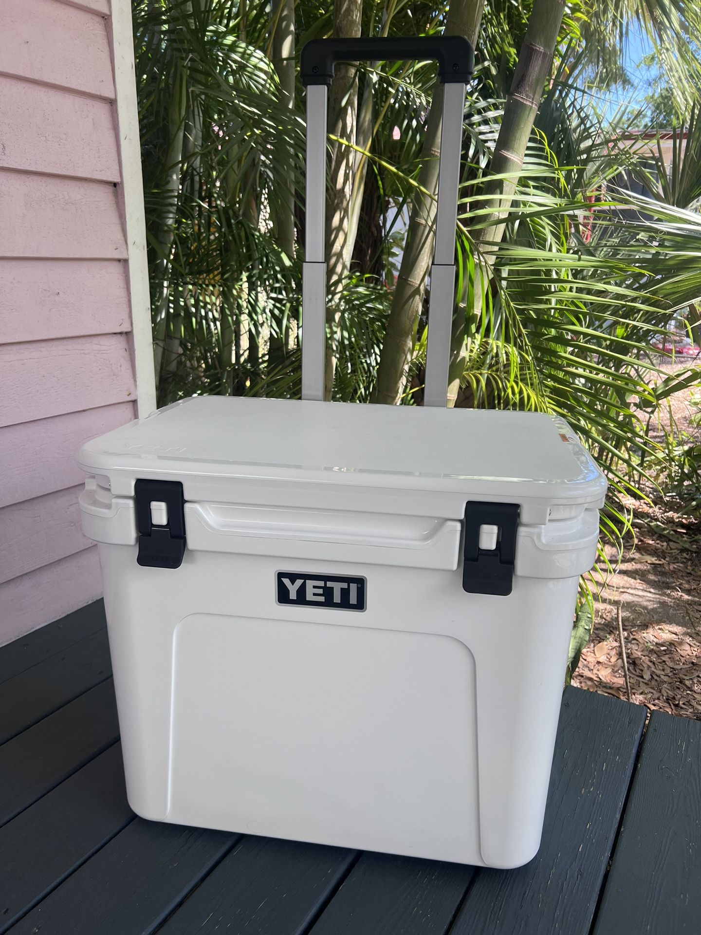 Yeti Cooler w/ wheels