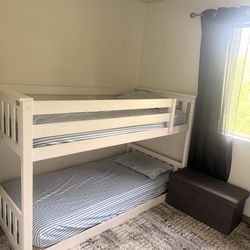 Twin bunk beds