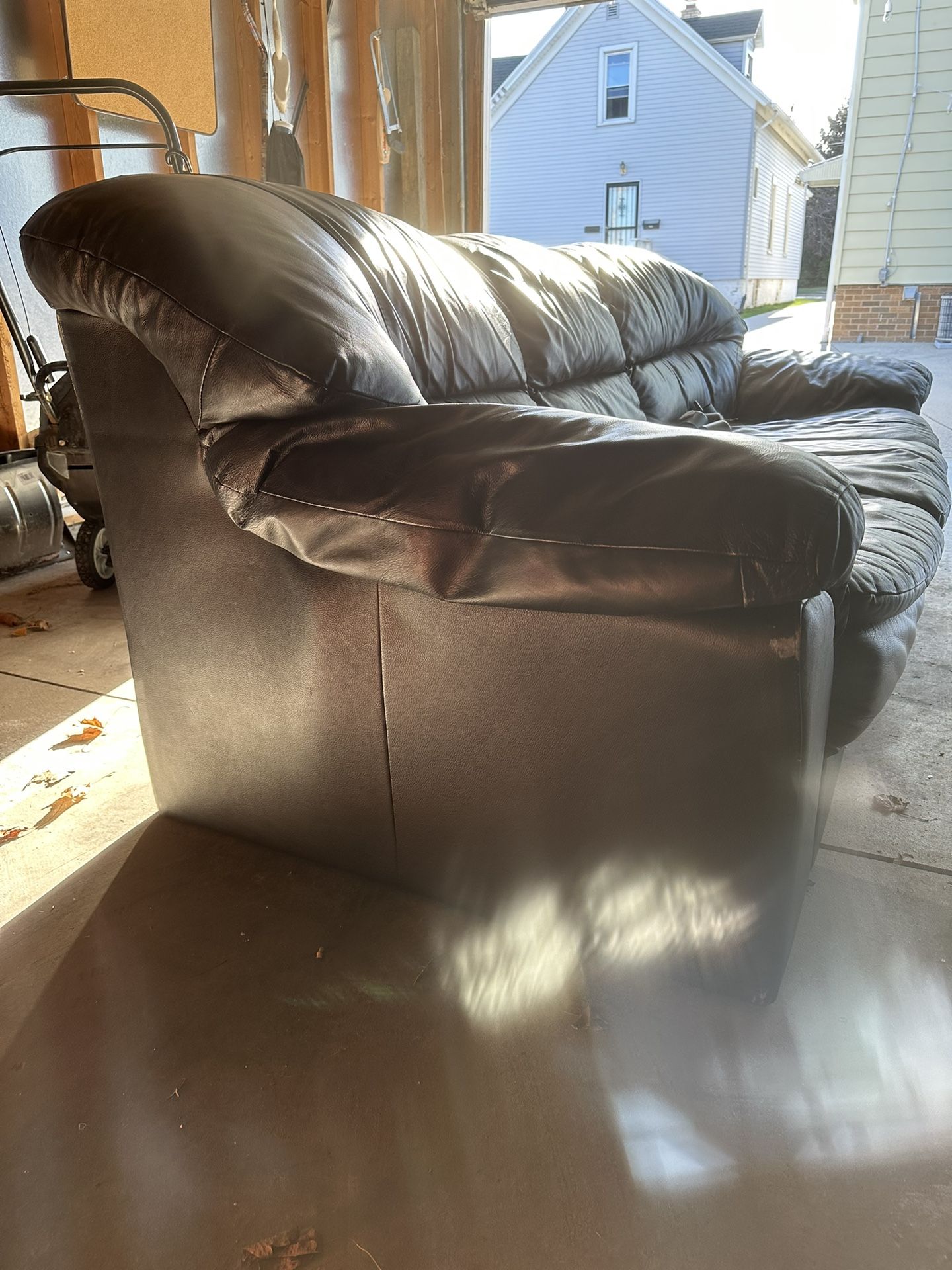 Black Leather Couch for Sale in Racine, WI OfferUp