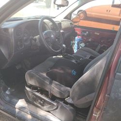  Black  Chevy Trailblazer 05'