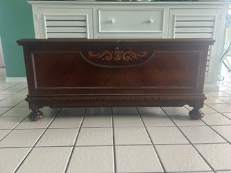 1934 Lane Cedar Hope Chest – Altavista Virginia – Original Interior Tray – Antique