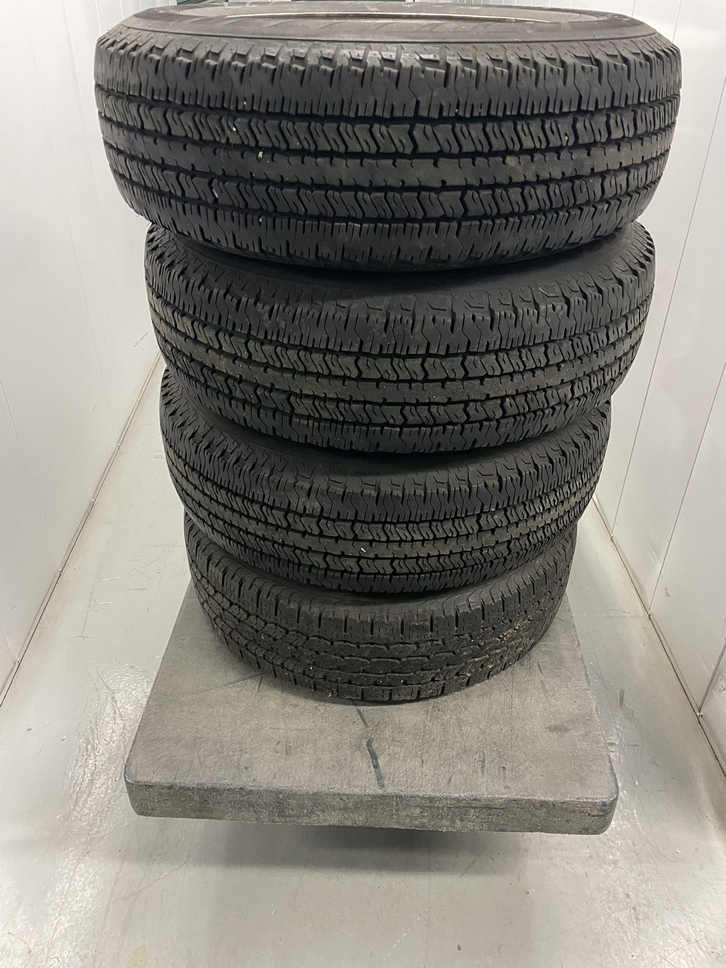 FORD F150 Truck Tires 235/75/17