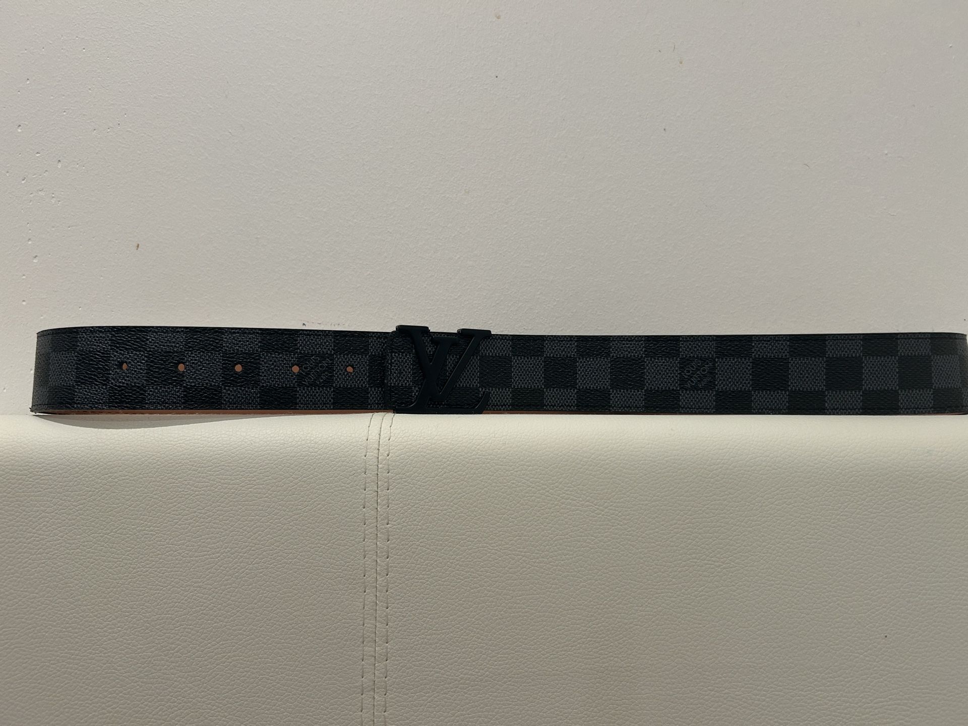 π Genuine Louis Vuitton Lv monogram belt π Size: Medium π Excellent condition β