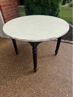 Round kitchen table
