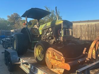 John Deere 5200 Utility Tractor