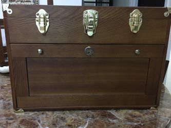 Jewelry Box with four Drawers and Keys