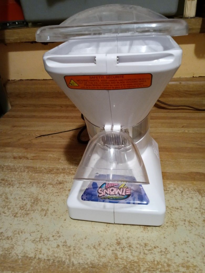 Commercial Grade Ice Shaver Little Snowie 2