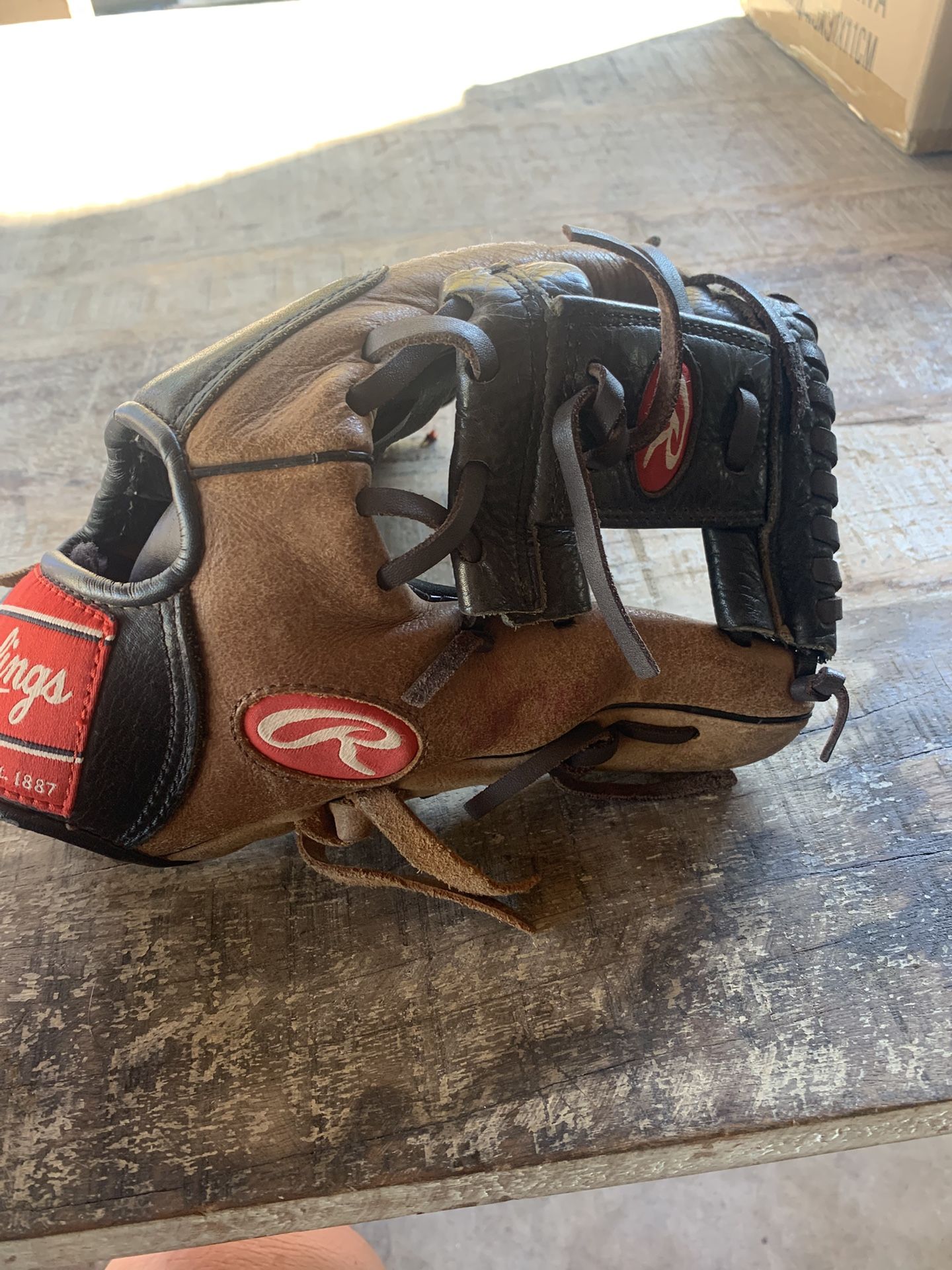 Rawlings 11 1/4 Youth Glove Broken In And Ready To Use