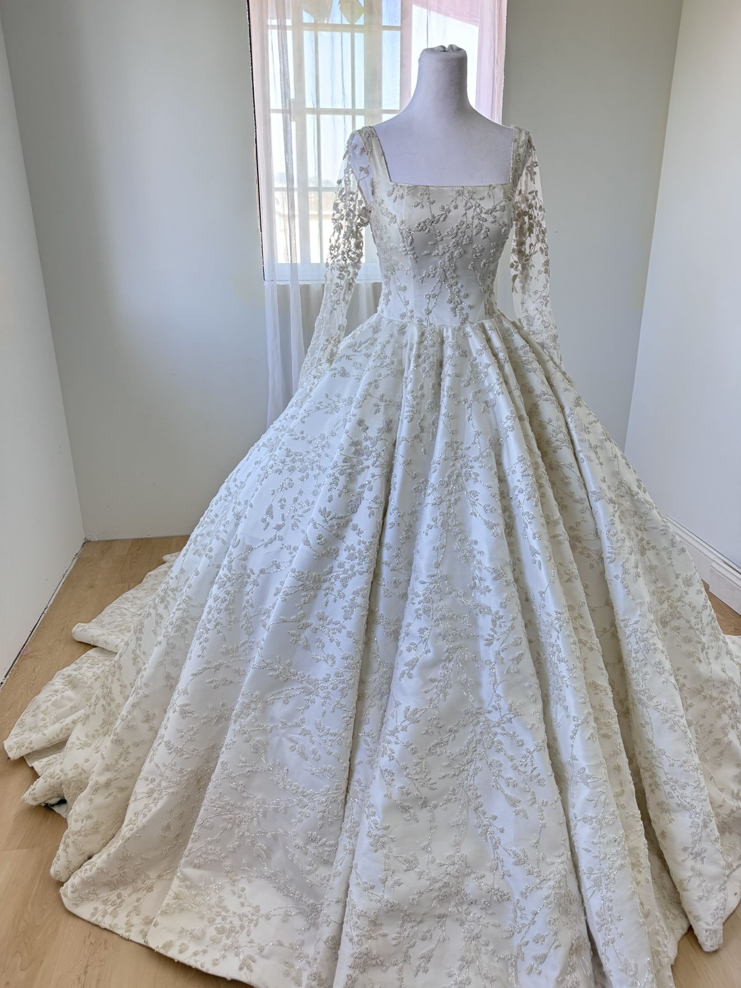 Timeless Ball Gown Wedding Dress - Adjustable Fit, Petticoat & Veil!