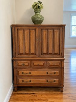 Matching Four-Piece Traditional Bedroom Furniture Set