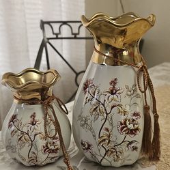 Antique decoration / flower vase