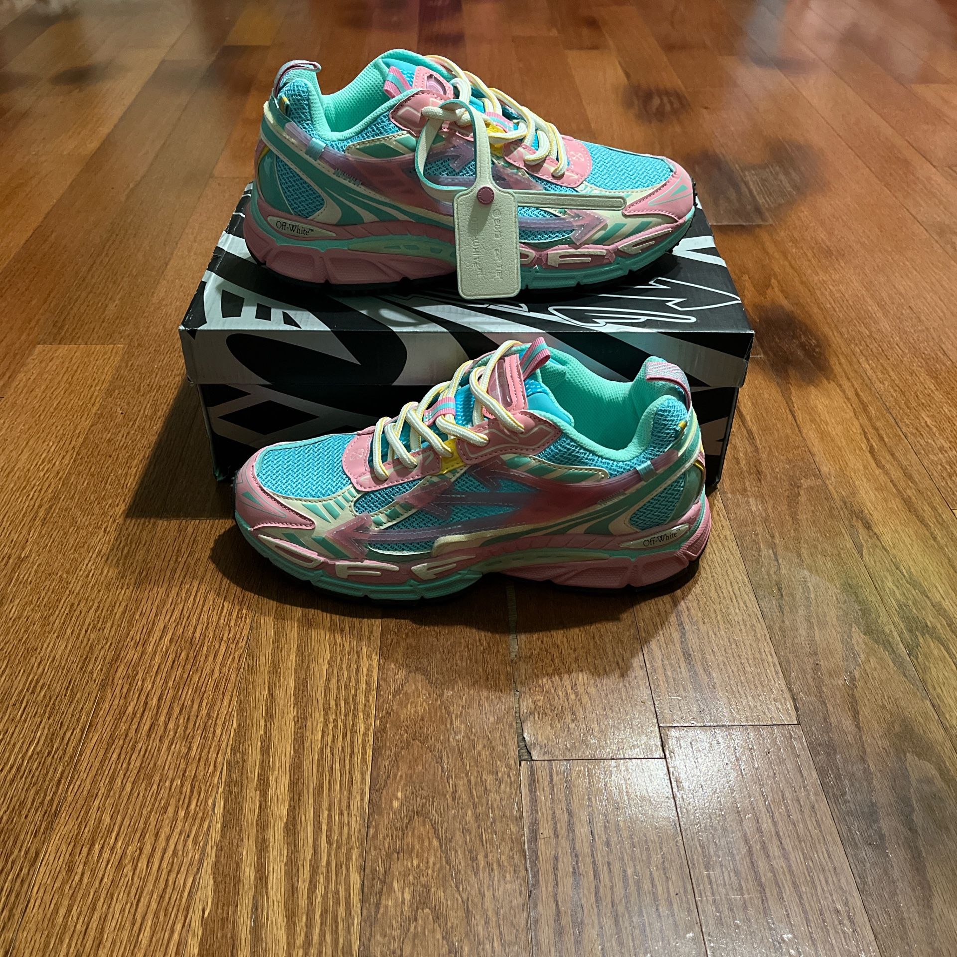 OFF-WHITE