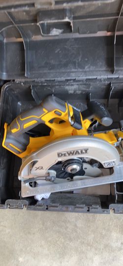 DEWALT CIRCULAR SAW 71/4”BRUSHLESS XR DCS570 TOOL ONLY SOLO HERRAMIENTA