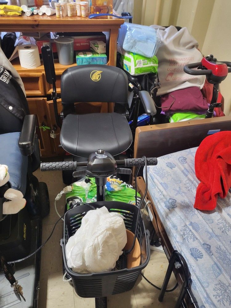 BRAND NEW NEVER USED 3 WHEELER SCOOTER IN GREAT CONDITION