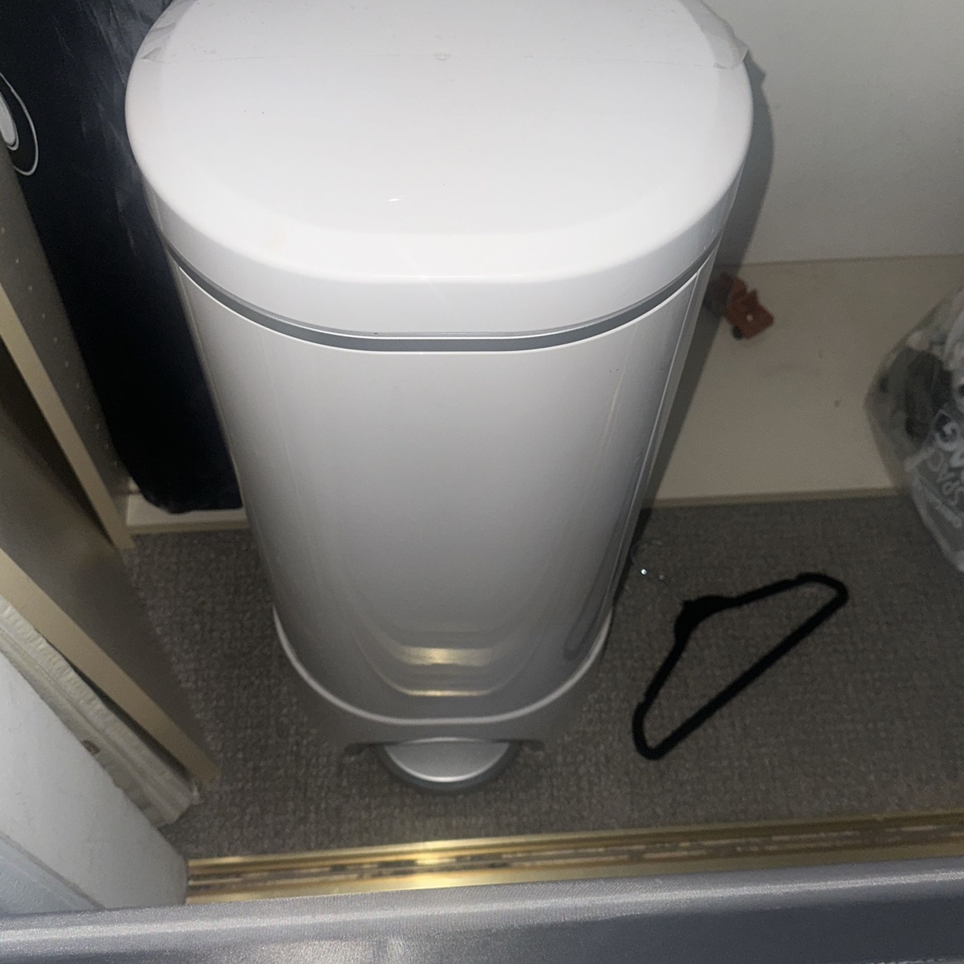 Munchkin Diaper Bin