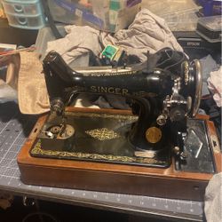 Singer Sewing Machine 