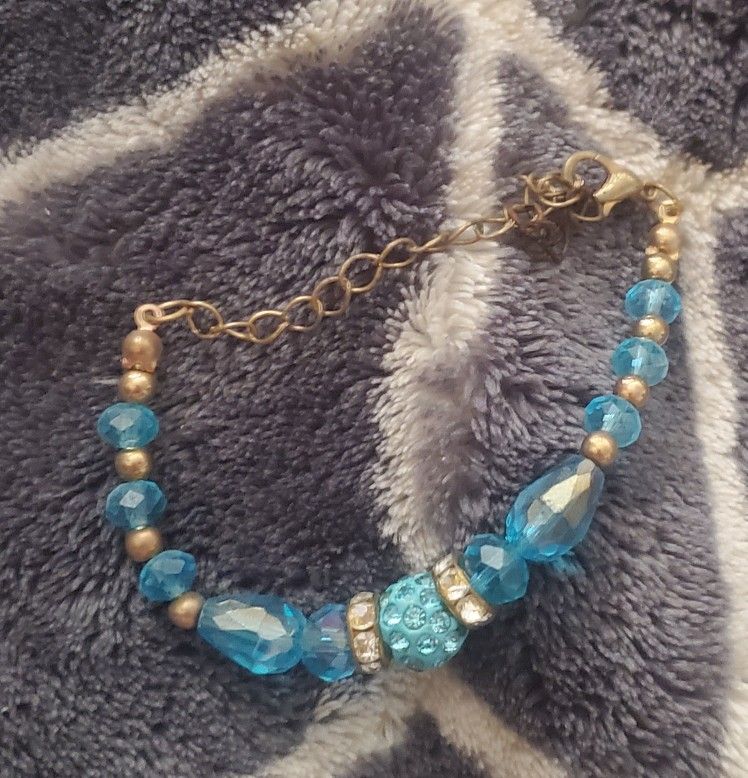 BLUE BEAD CHARM BRACELET
