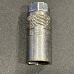SNAP ON S9704KA  3/8" Drive 6-Pt 13/16" Flank Drive® Spark Plug Socket USA