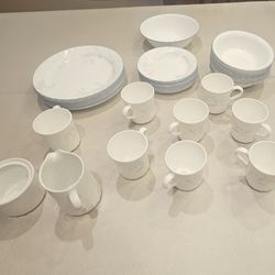Corelle 39 peice set of dishes. 
9 Big plates, 10 Small plates, 9 Bowls, 8 mugs with handles, 1 Serving Bowl, 1 Sugar container and 1 cream container 