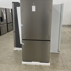 New Bottom Freezer Refrigerator With Ice Maker 