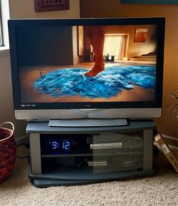 Free Vizio TV and TV stand