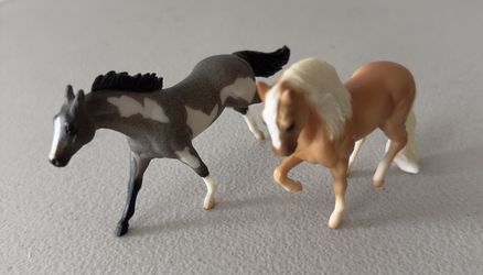 Breyer Reeves Stablemates Black Roan Pinto & Breyer Stablemate Palomino Andalusian