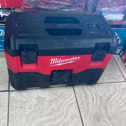 Milwaukee M18 Vacuum 