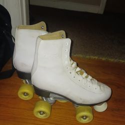 Ladies Size 7 Roller Skates With Carry Bag