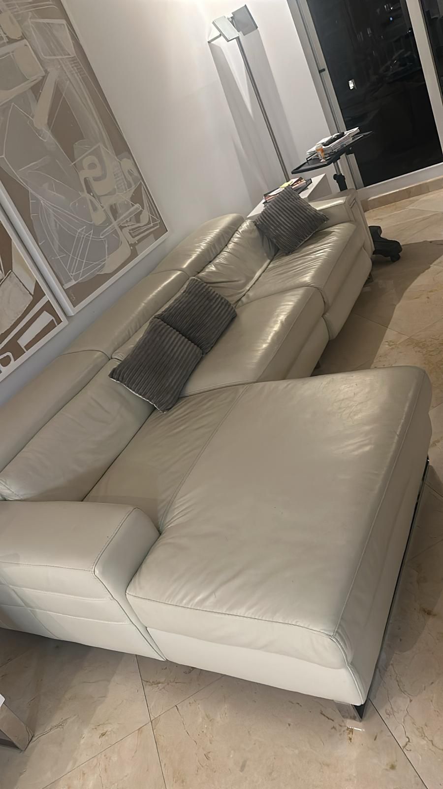 Sofá seccional blanco / White sectional sofa