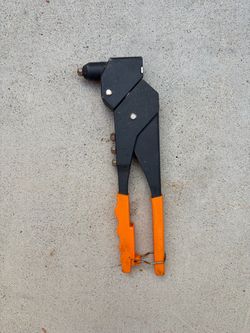 Rivet nut tool