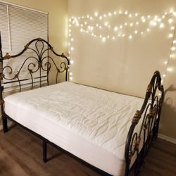 GORGEOUS  PLATFORM  QUEEN BED