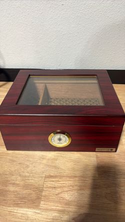 30 Stick Spanish Cedar Desk Top Humidor - like new