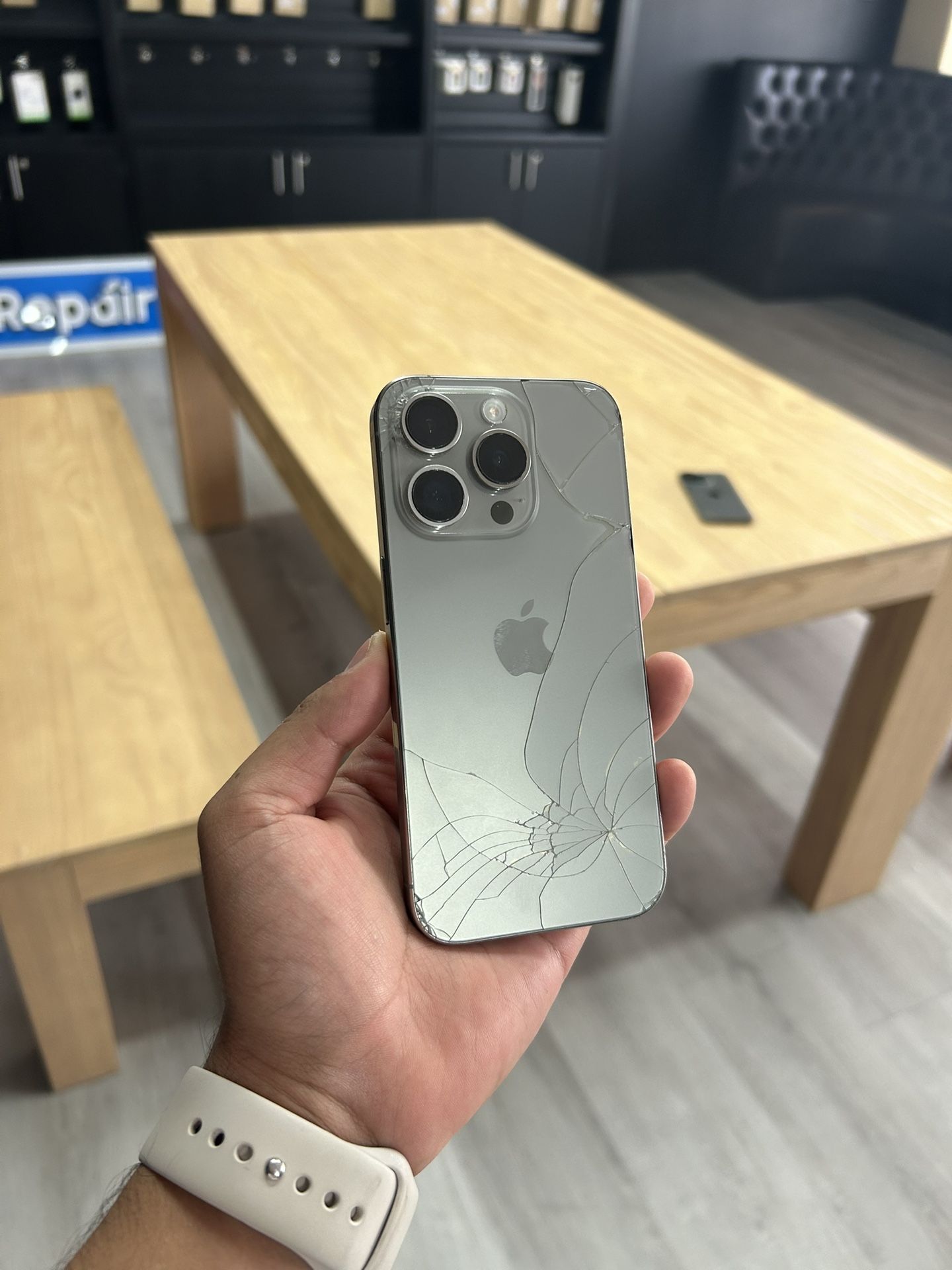 Backglass | iPhone 15 Pro