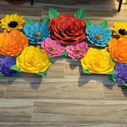 Paper Flowers And Paper Roses. Flores De Papel
